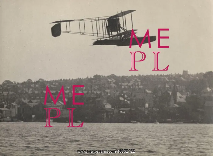 : Sopwith Bat Boat I powered by a 100hp Green engine flying : Sopwith Bat Boat I powered by a 100hp Green engine flying