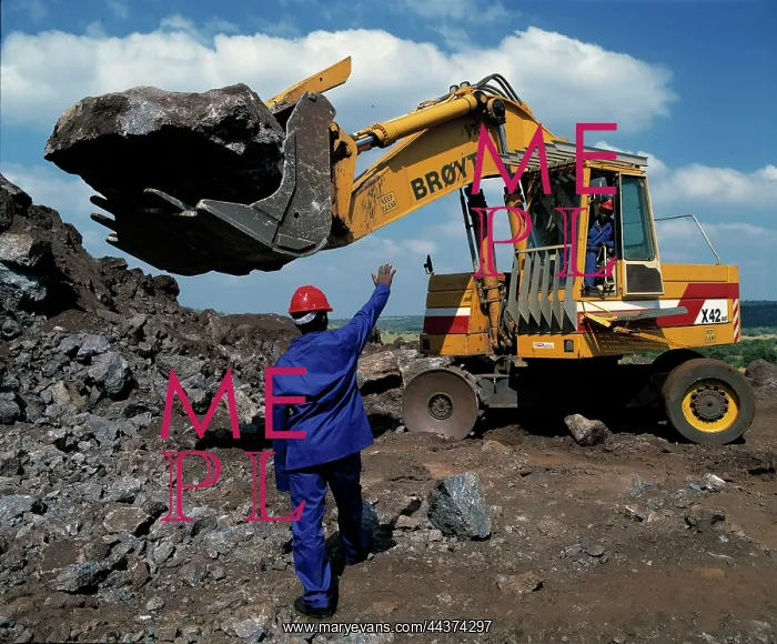: South Africa, Mining. 1996: Opencast mining, labour : South Africa, Mining. 1996: Opencast mining, labour