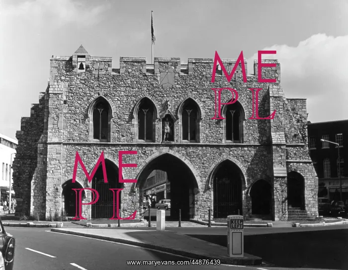 : SOUTHAMPTON BARGATE : SOUTHAMPTON BARGATE