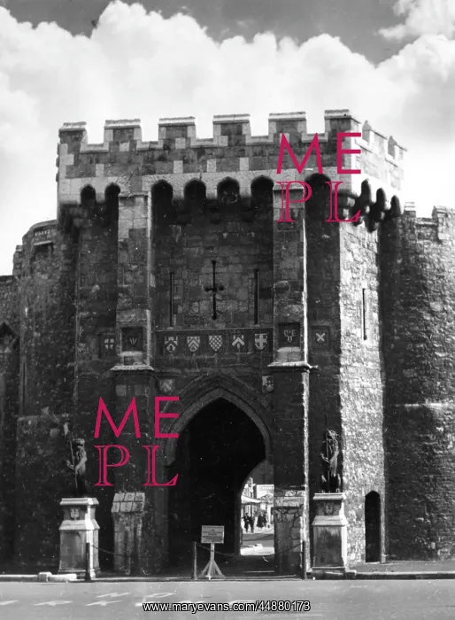 : SOUTHAMPTON BARGATE : SOUTHAMPTON BARGATE