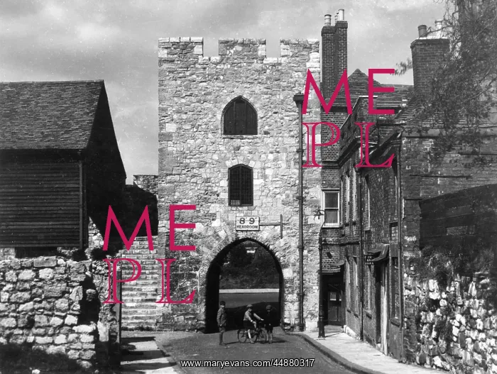 : SOUTHAMPTON CITY WALLS : SOUTHAMPTON CITY WALLS