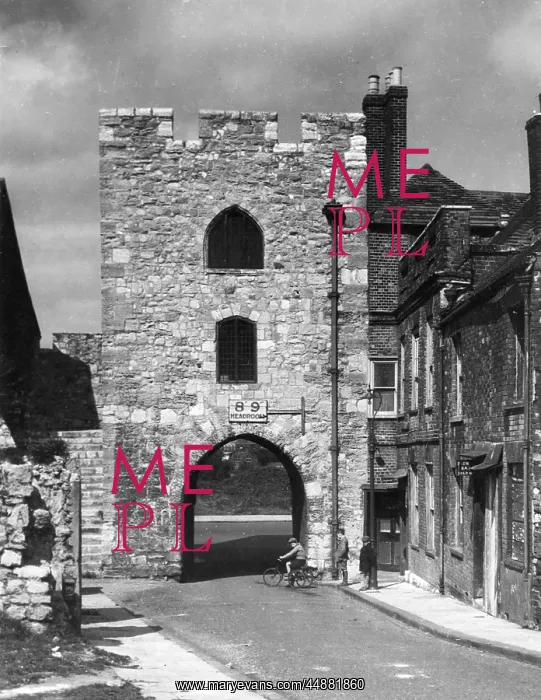 : SOUTHAMPTON WEST GATE : SOUTHAMPTON WEST GATE