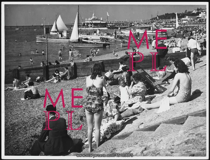 : SOUTHEND BEACH 1950S : SOUTHEND BEACH 1950S