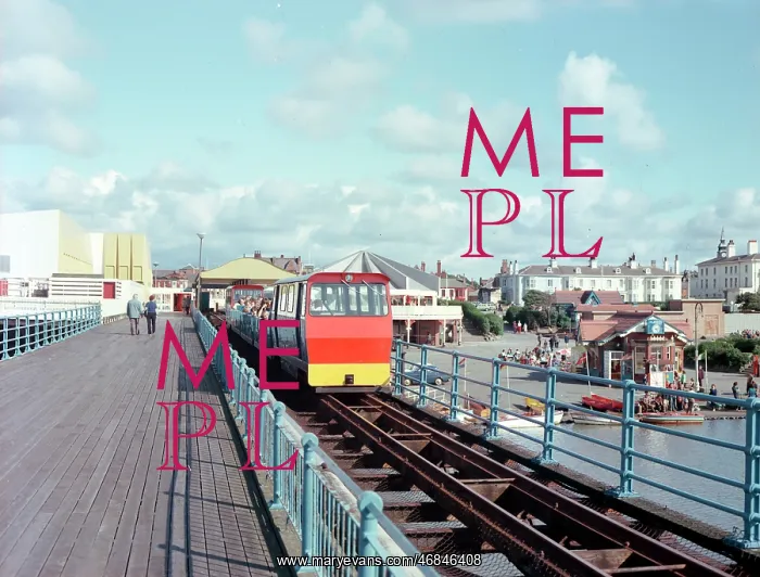 : Southport - The pier train : Southport - The pier train