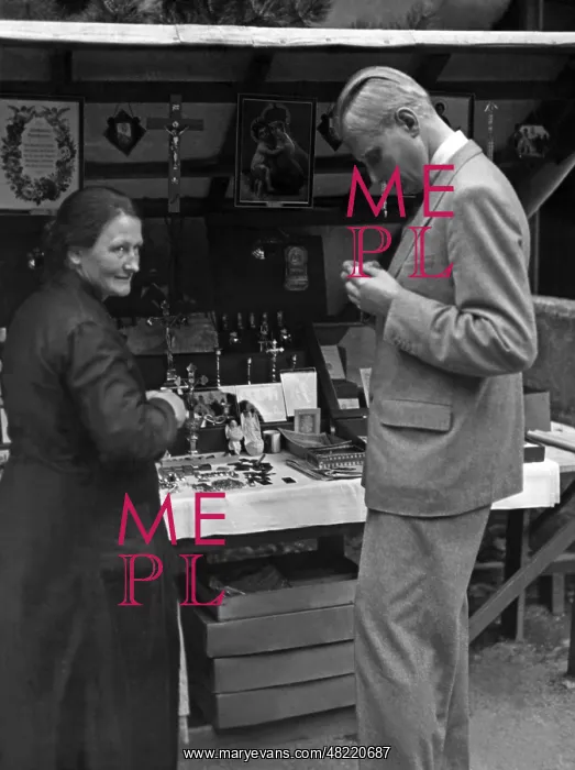  : Souvenir stand in Vienna, 1936