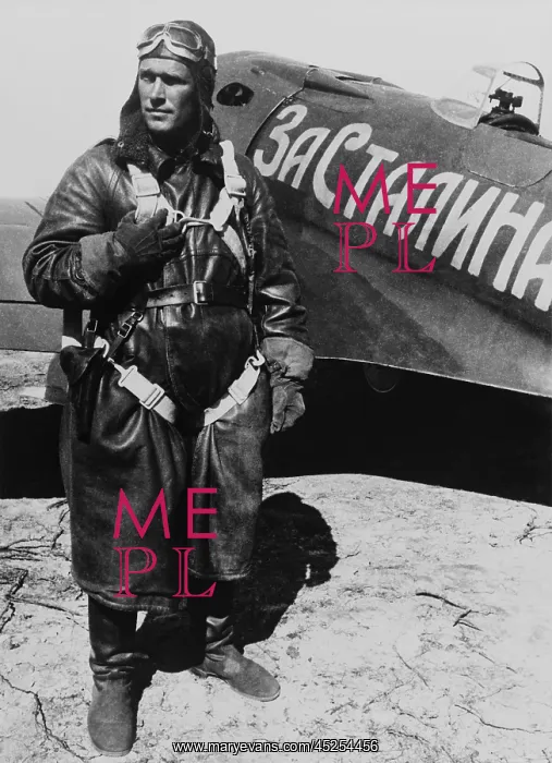 : Soviet Ace pilot Boris Safonov, next to his I-16 : Soviet Ace pilot Boris Safonov, next to his I-16