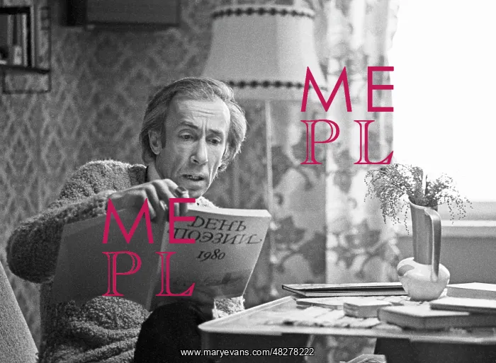 : Soviet actor Valentin Nikulin at home, 1985 : Soviet actor Valentin Nikulin at home, 1985
