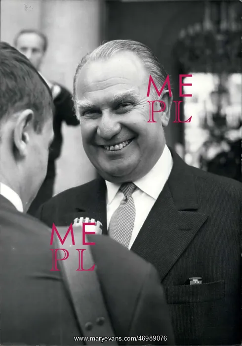 : Soviet ambassador Vinogradov with press in Paris : Soviet ambassador Vinogradov with press in Paris