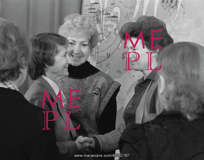 : Soviet and American women seminar : Soviet and American women seminar