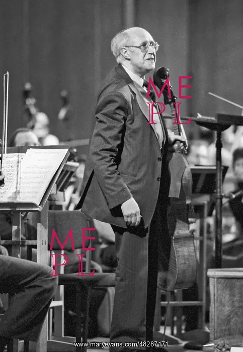 : Soviet cellist Mstislav Rostropovich rehearsal : Soviet cellist Mstislav Rostropovich rehearsal
