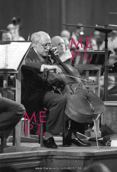 : Soviet cellist Mstislav Rostropovich rehearsal : Soviet cellist Mstislav Rostropovich rehearsal