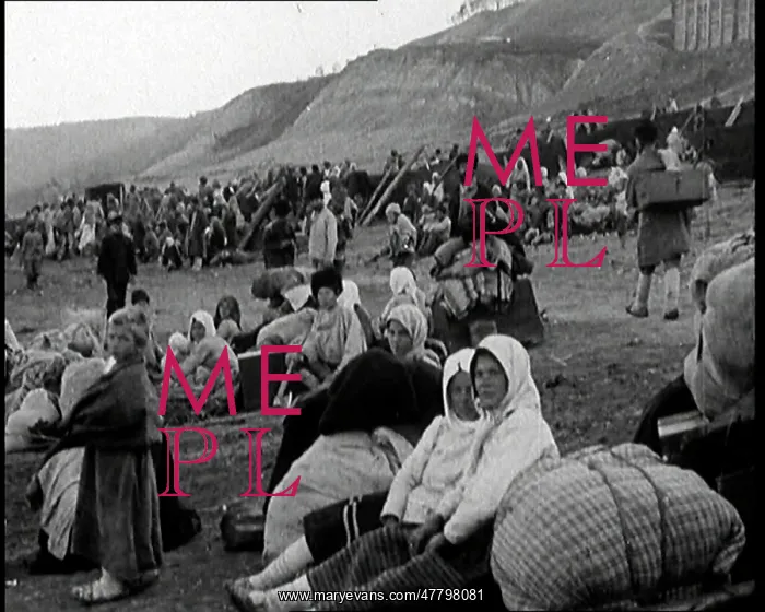 : Soviet Civilians Gathering By the Bank of a River : Soviet Civilians Gathering By the Bank of a River