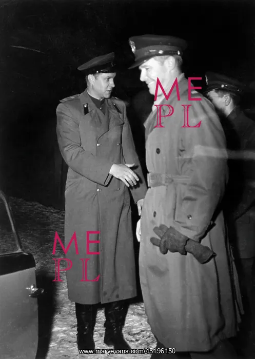 : Soviet commission of repatriation leaves Frankfurt : Soviet commission of repatriation leaves Frankfurt