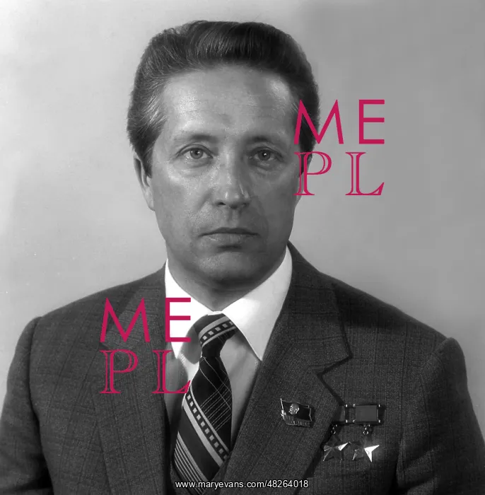 : Soviet cosmonaut Vladimir Aksyonov, 1981 : Soviet cosmonaut Vladimir Aksyonov, 1981