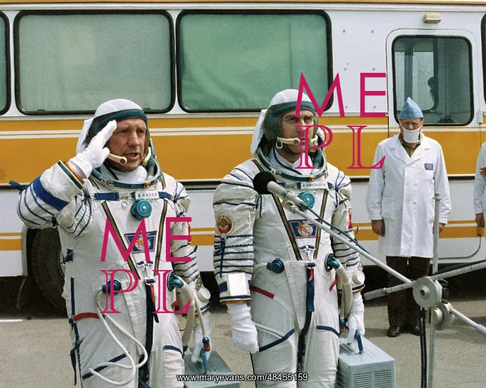: Soviet cosmonaut Vladimir Lyakhov and flight engineer : Soviet cosmonaut Vladimir Lyakhov and flight engineer