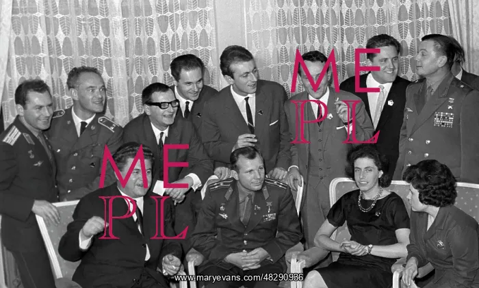 : Soviet cosmonauts meet with Czechoslovak Television workers : Soviet cosmonauts meet with Czechoslovak Television workers
