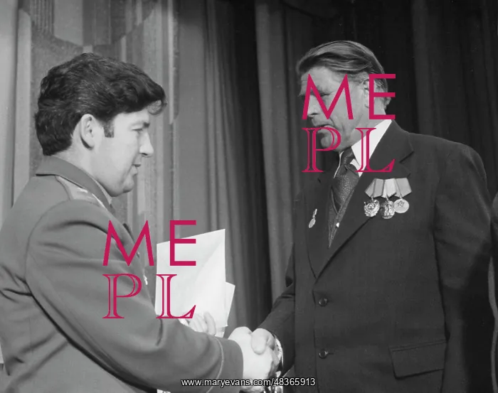 : Soviet cosmonauts meets with 1977 professional : Soviet cosmonauts meets with 1977 professional