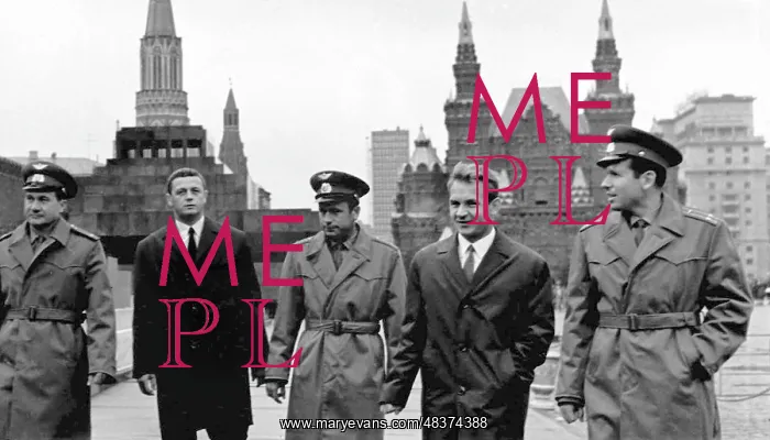 : Soviet cosmonauts walk in Red Square, Moscow, 1969 : Soviet cosmonauts walk in Red Square, Moscow, 1969