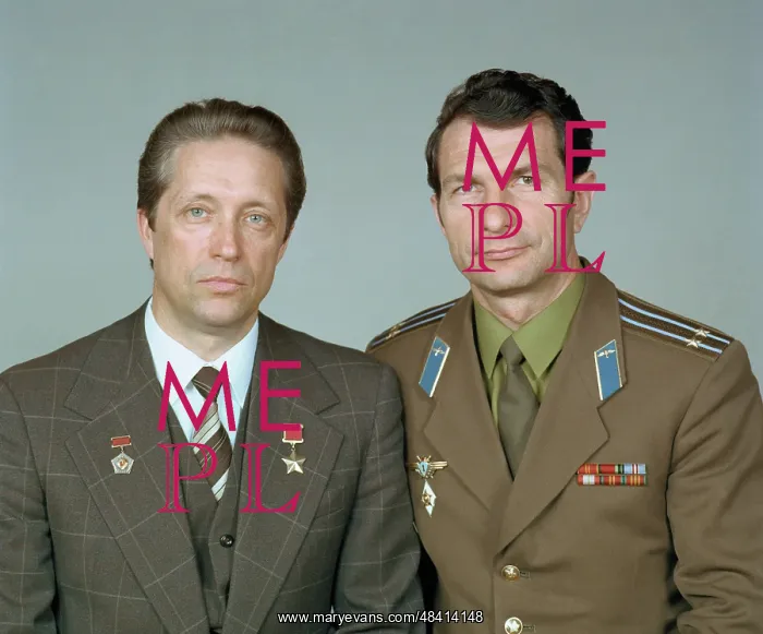 : Soviet cosmonauts Yuri Malyshev - R and Vladimir : Soviet cosmonauts Yuri Malyshev - R and Vladimir
