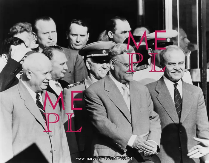 : Soviet delegation leaving the Palace of Nations : Soviet delegation leaving the Palace of Nations