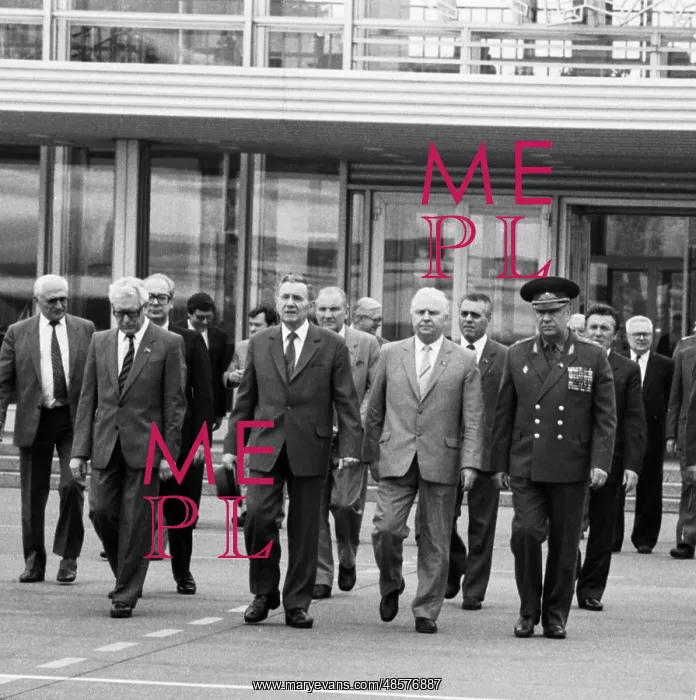 : Soviet delegation visits Poland : Soviet delegation visits Poland