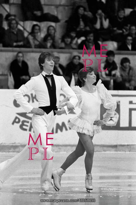: Soviet figure skaters Natalya Bestemyanova and : Soviet figure skaters Natalya Bestemyanova and