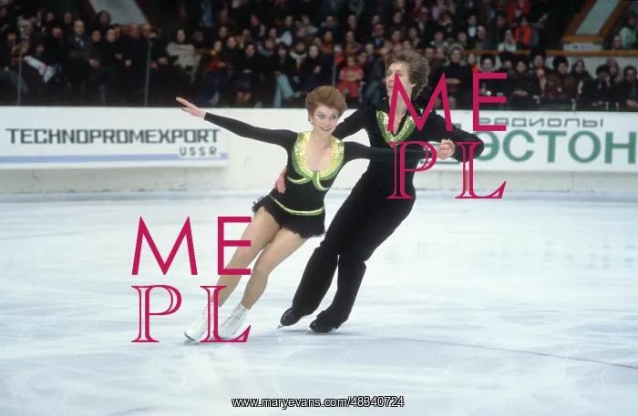 : Soviet figure skaters Natalya Bestemyanova and : Soviet figure skaters Natalya Bestemyanova and