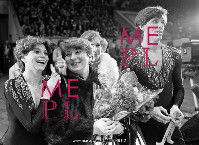 : Soviet figure skaters Natalya Bestemyanova and : Soviet figure skaters Natalya Bestemyanova and
