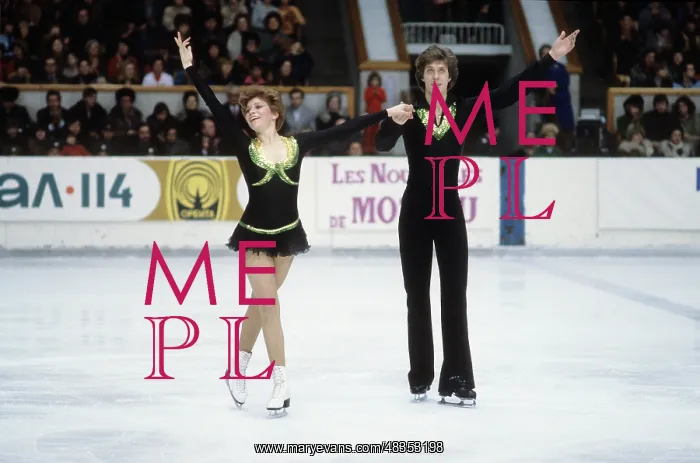 : Soviet figure skaters Natalya Bestemyanova and : Soviet figure skaters Natalya Bestemyanova and