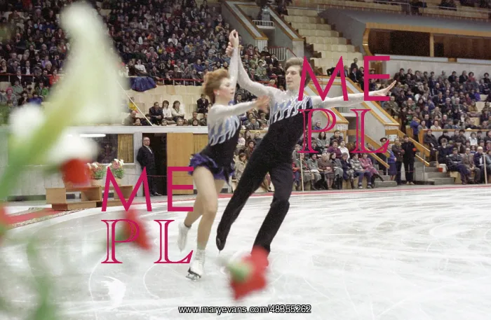: Soviet figure skaters Natalya Bestemyanova and : Soviet figure skaters Natalya Bestemyanova and