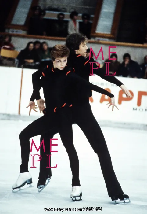 : Soviet figure skaters Natalya Bestemyanova and : Soviet figure skaters Natalya Bestemyanova and