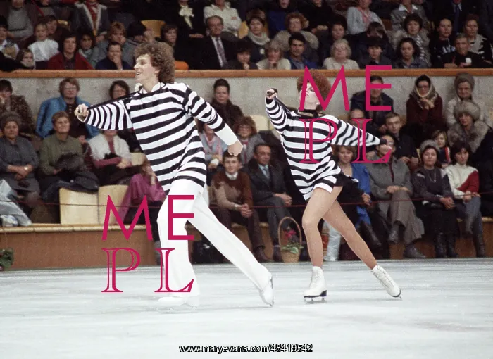 : Soviet figure skaters Natalya Bestemyanova and : Soviet figure skaters Natalya Bestemyanova and