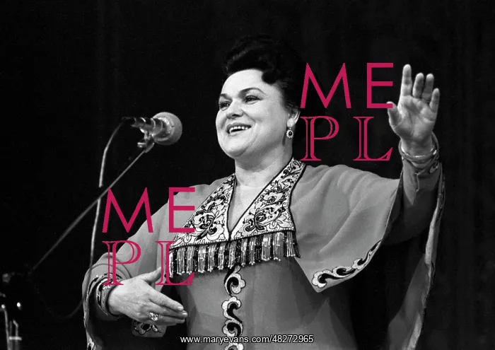 : Soviet folk singer Lyudmila Zykina, 1980 : Soviet folk singer Lyudmila Zykina, 1980