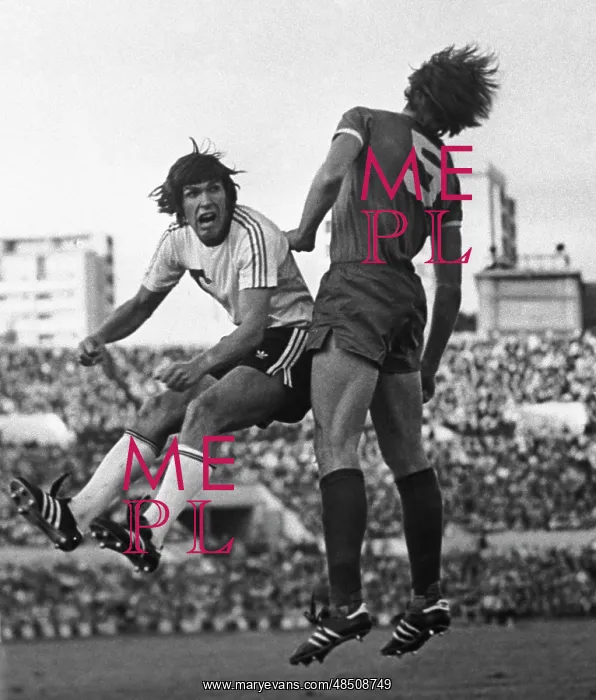 : Soviet footballers struggle, 1977 : Soviet footballers struggle, 1977