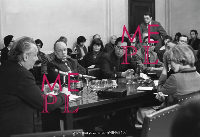 : Soviet and foreign Journalists meet with Soviet writers : Soviet and foreign Journalists meet with Soviet writers