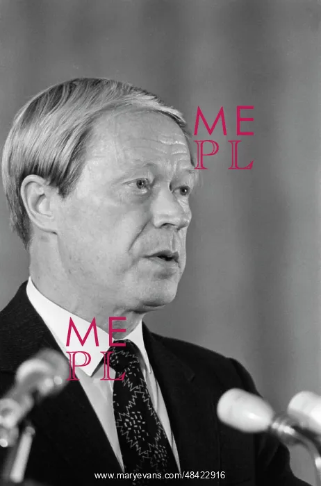 : Soviet foreign minister deputy I. Rogachev, 1988 : Soviet foreign minister deputy I. Rogachev, 1988