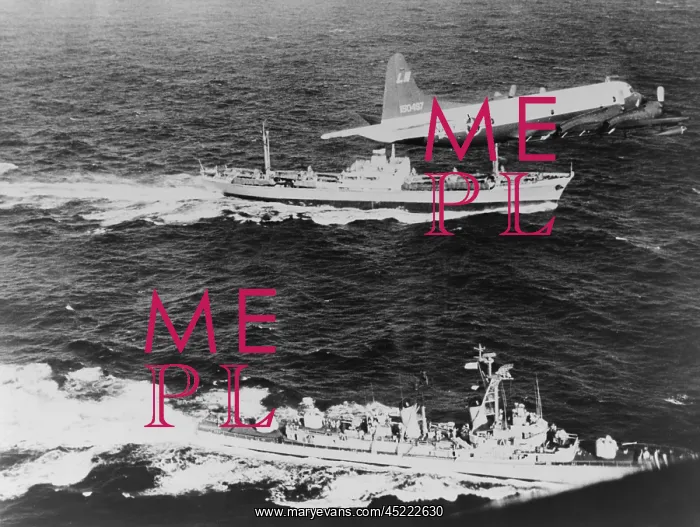 : Soviet freighter ANESOV, escorted by a United ? : Soviet freighter ANESOV, escorted by a United ?