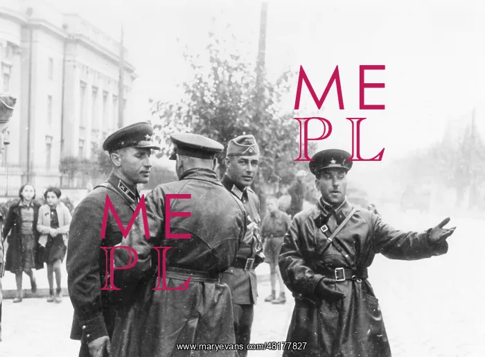 : Soviet and German officers in Brest-Litovsk, 1939 : Soviet and German officers in Brest-Litovsk, 1939