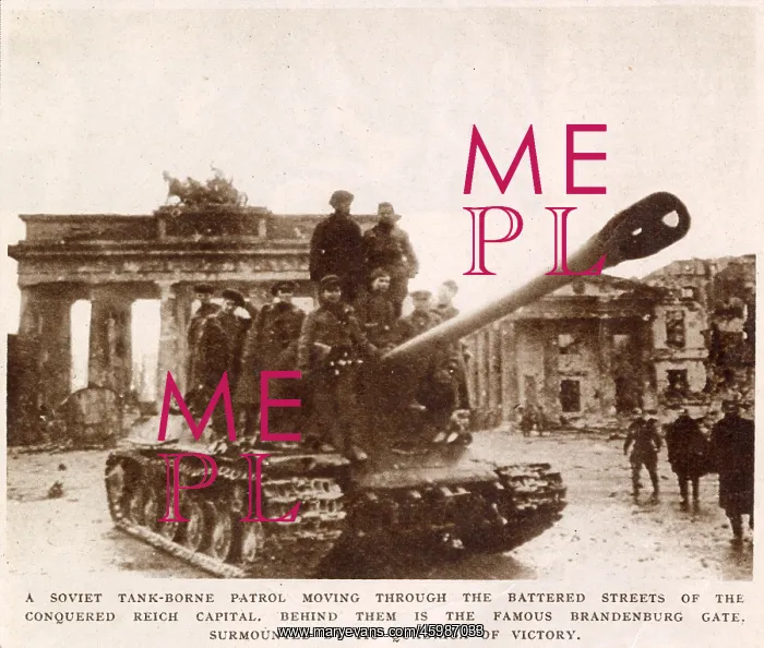  : Soviet Heavy Tank in Berlin; Second World War, 1945