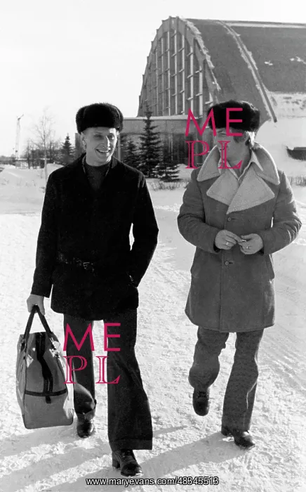 : Soviet ice hockey players Alexander Gusev and : Soviet ice hockey players Alexander Gusev and