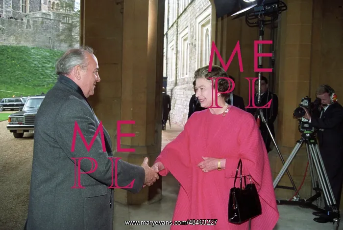 : Soviet leader Mikhail Gorbachev and Elizabeth : Soviet leader Mikhail Gorbachev and Elizabeth