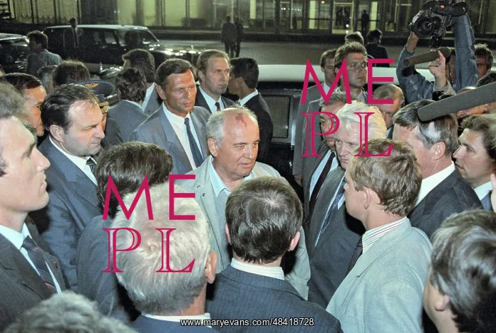 : Soviet leader Mikhail Gorbachev back home, 1991 : Soviet leader Mikhail Gorbachev back home, 1991