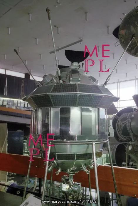 : Soviet Luna 3 spacecraft at Tsiolkovsky Museum : Soviet Luna 3 spacecraft at Tsiolkovsky Museum