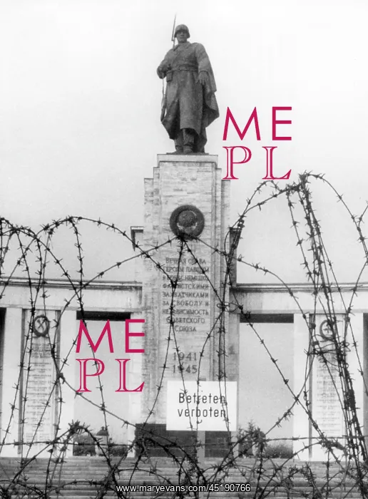: Soviet memorial in Berlin behind barbed wire : Soviet memorial in Berlin behind barbed wire