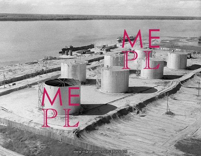 : Soviet oil field, 1970 : Soviet oil field, 1970