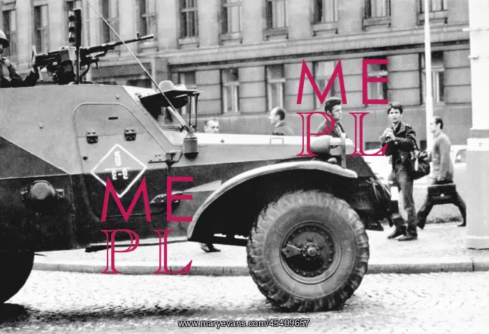 : Soviet paratroopers - Czechoslovak Communist party : Soviet paratroopers - Czechoslovak Communist party