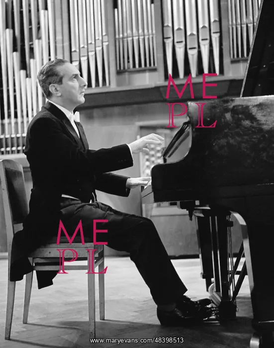 : Soviet pianist Yakov Flier : Soviet pianist Yakov Flier