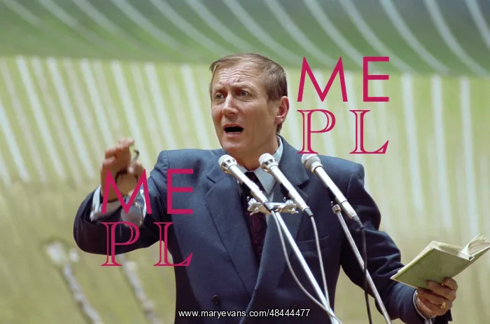 : Soviet poet Yevgeny Yevtushenko performance, 1983 : Soviet poet Yevgeny Yevtushenko performance, 1983