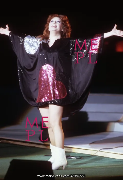 : Soviet pop singer Alla Pugacheva performing, 1985 : Soviet pop singer Alla Pugacheva performing, 1985