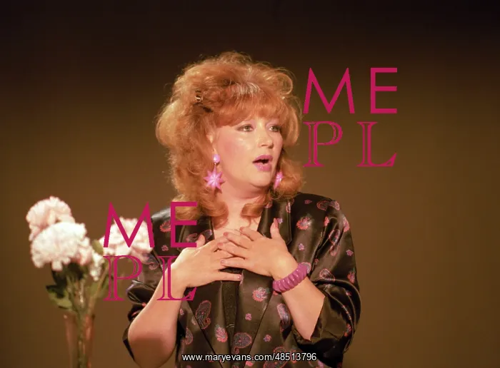 : Soviet pop singer Alla Pugacheva performing, 1985 : Soviet pop singer Alla Pugacheva performing, 1985